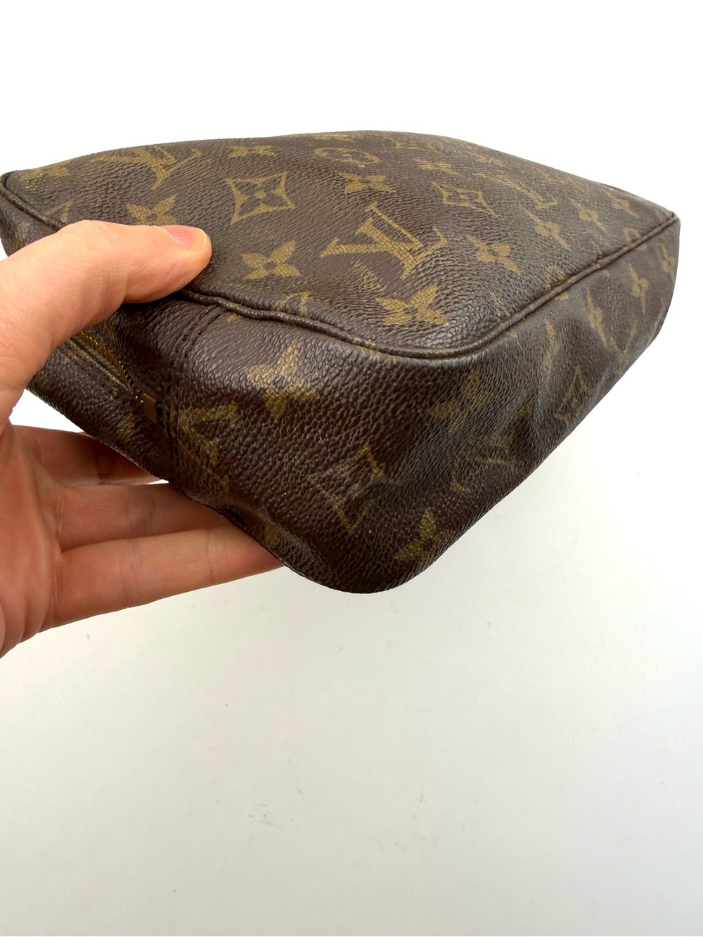 LOUIS VUITTON Monogram Trousse Toilette 23 - Picture 16 of 17